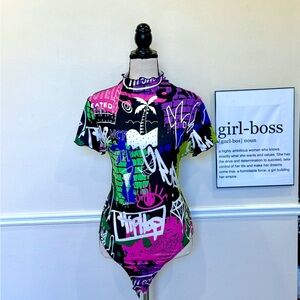 Short sleeve bodysuit with a high neck and a graffiti print.